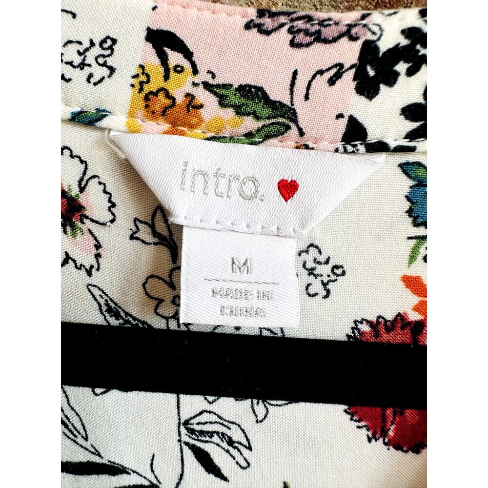 Intro. Heart button down floral blouse medium - Picture 3 of 6